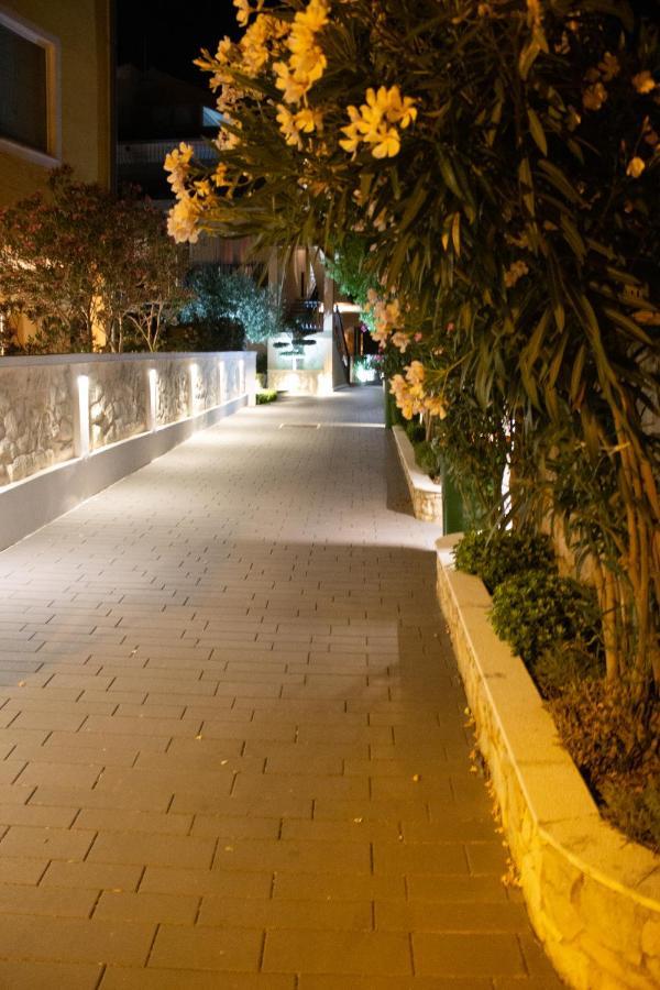 Apartments Villa Jelena Vodice Bagian luar foto