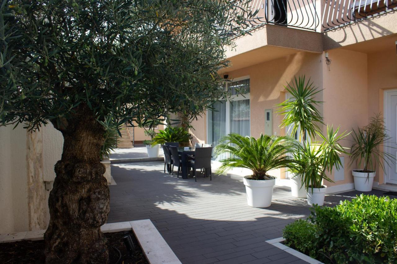 Apartments Villa Jelena Vodice Bagian luar foto