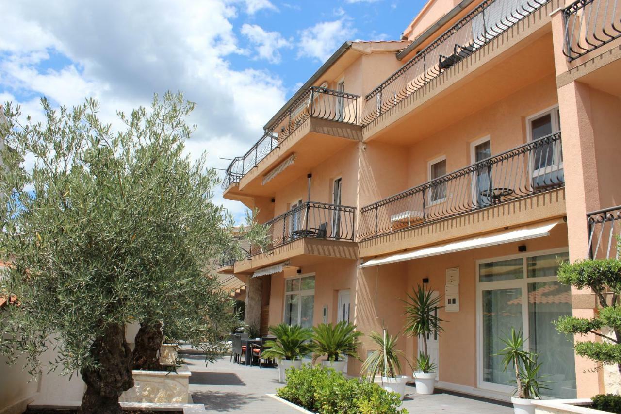 Apartments Villa Jelena Vodice Bagian luar foto