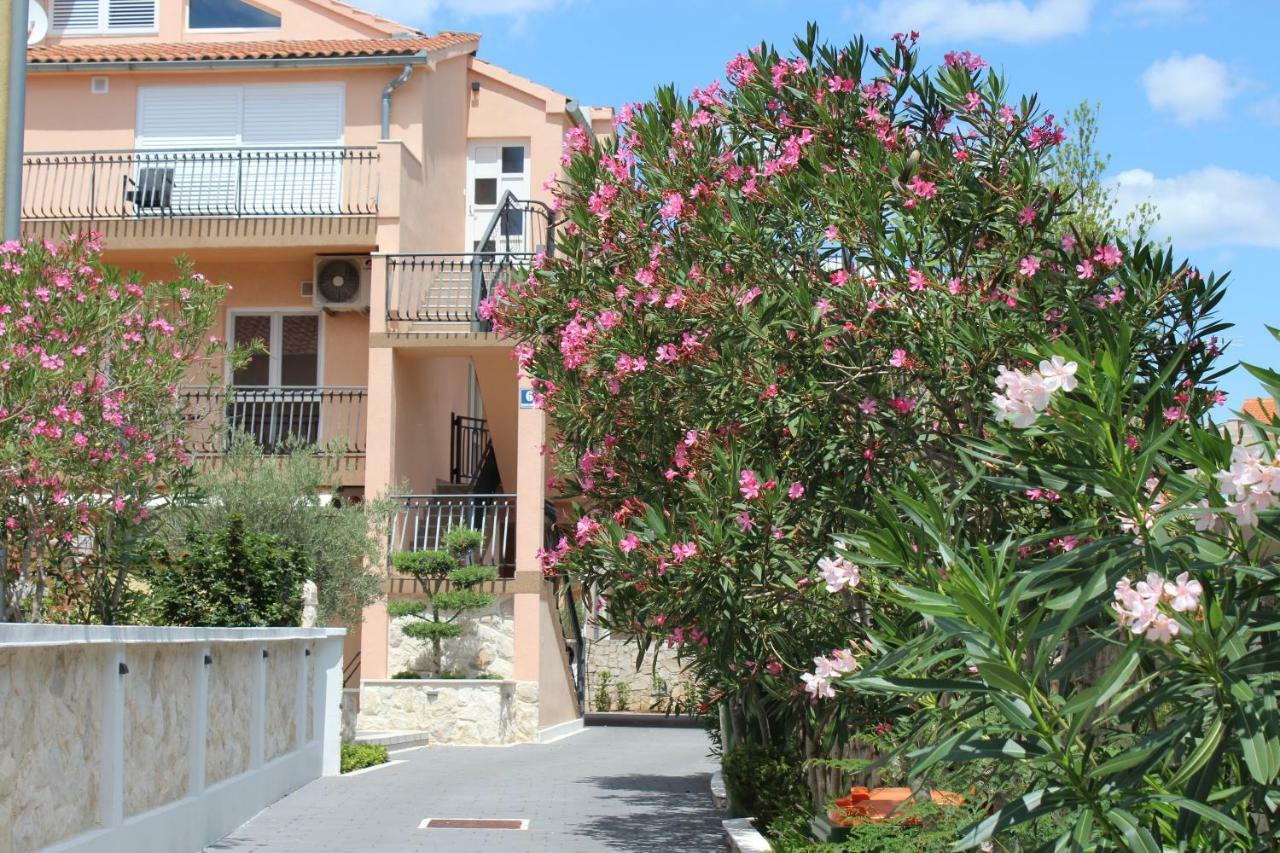 Apartments Villa Jelena Vodice Bagian luar foto